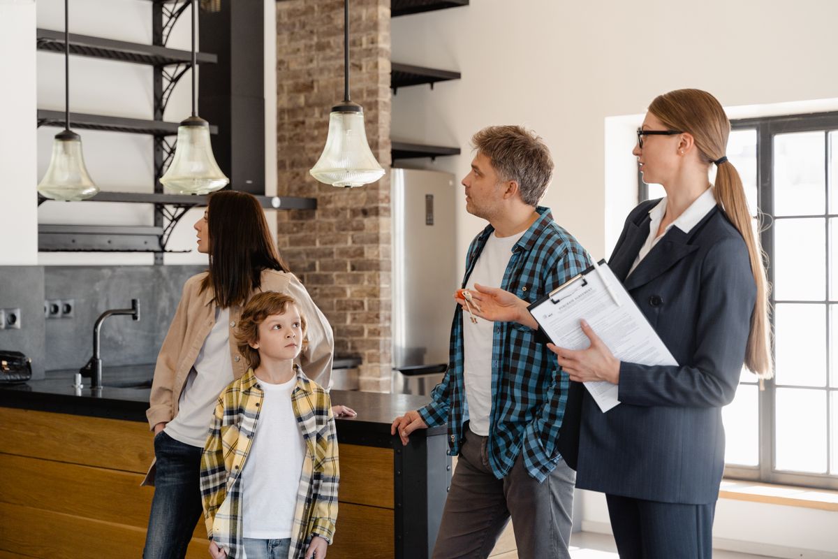 Realtor showing a home to buyers - realtor missed call text back service
